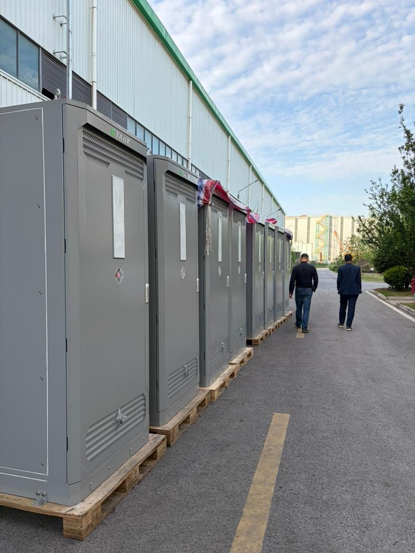 Delivery of storage units